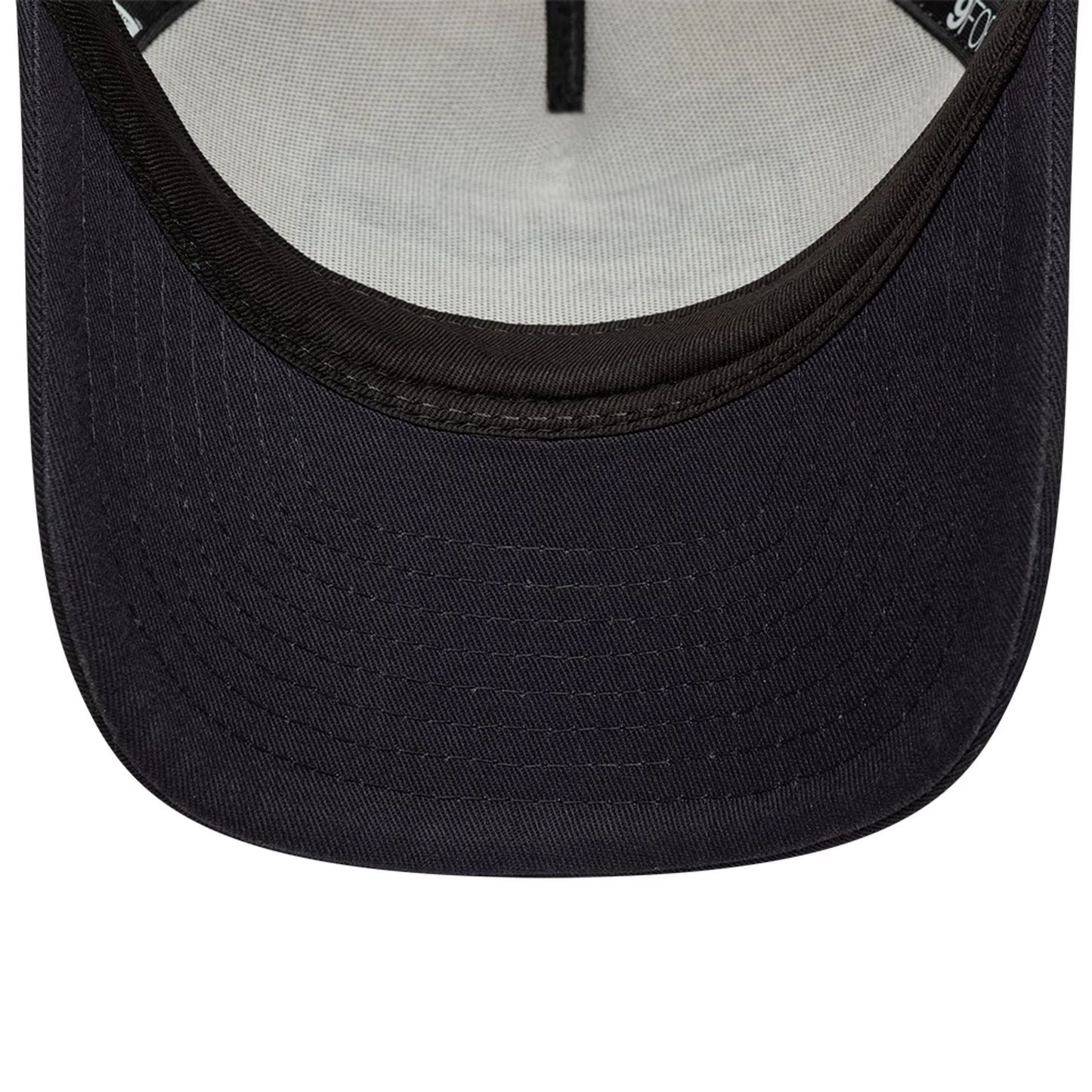 New Era 9FORTY Trucker Cap MC AF light beige/navy