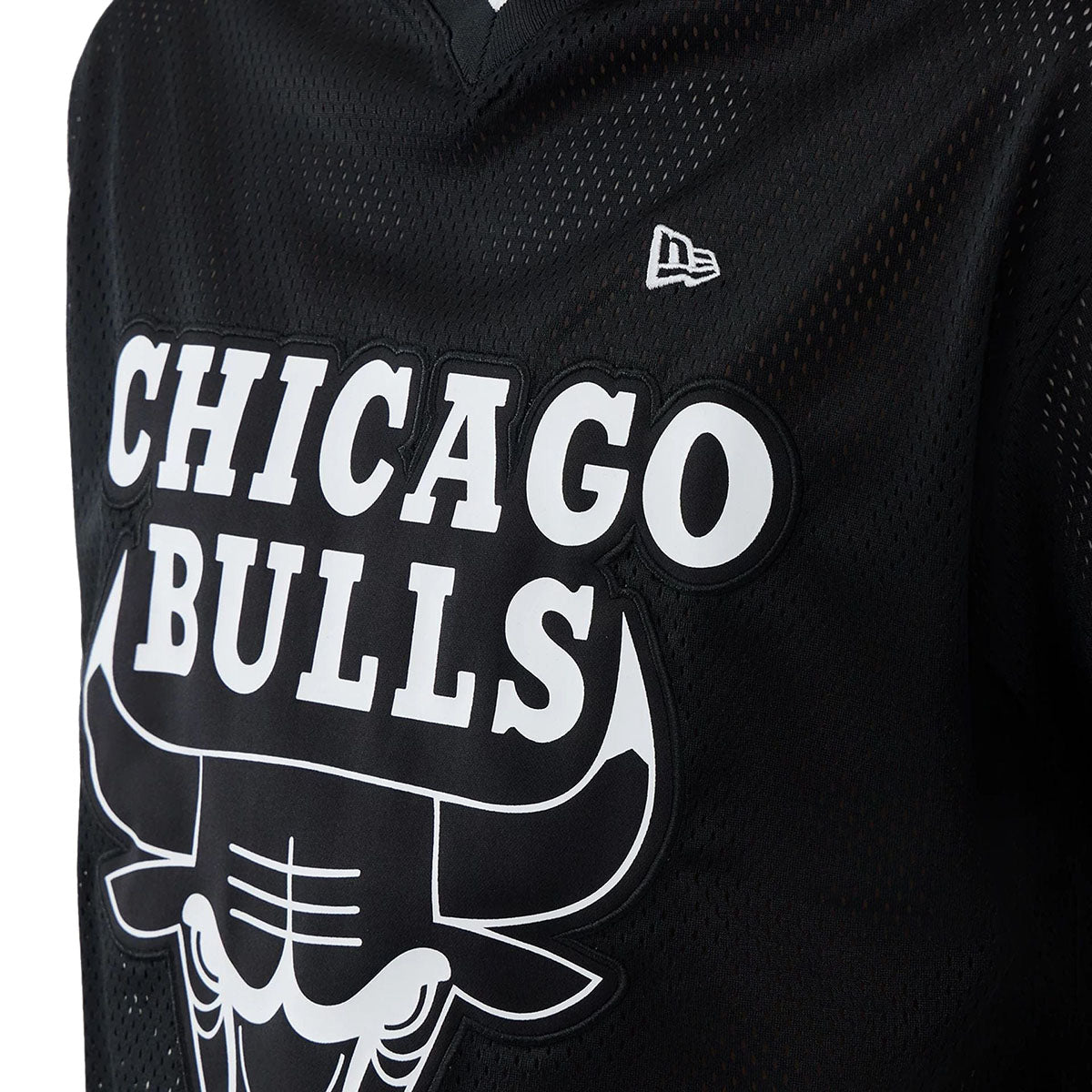New Era Herren T-Shirt Mesh Oversized NBA Chicago Bulls Logo black