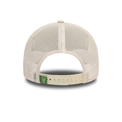 New Era Trucker Cap Milwaukee Bucks NBA Team Logo beige