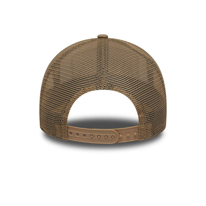 New Era 9FORTY Trucker Cap Location Patch beige