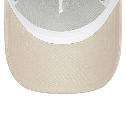 New Era Trucker Cap Milwaukee Bucks NBA Team Logo beige