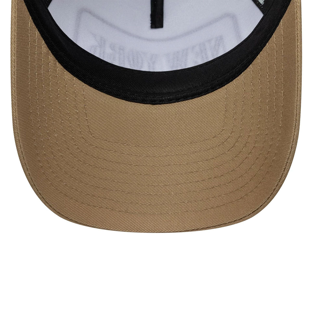 New Era 9FORTY Trucker Cap Location Patch beige