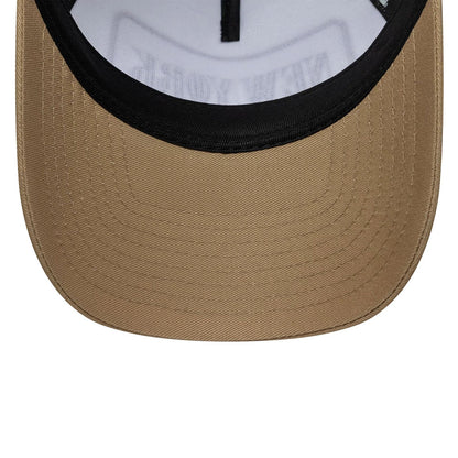 New Era 9FORTY Trucker Cap Location Patch beige