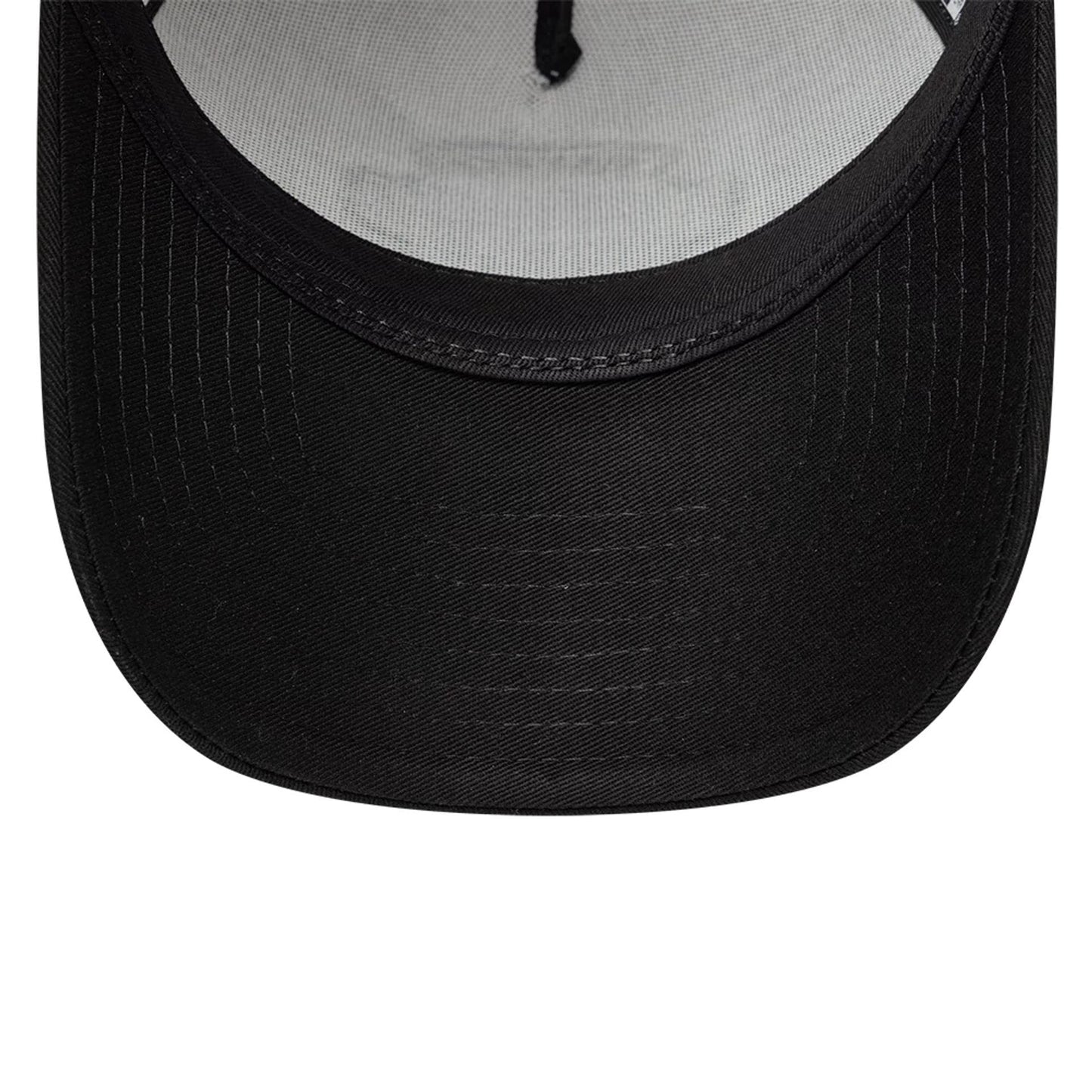 New Era 9FORTY Trucker Cap Location black/white