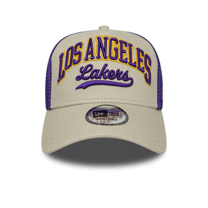 New Era 9FORTY Trucker Cap LA Lakers NBA Script beige