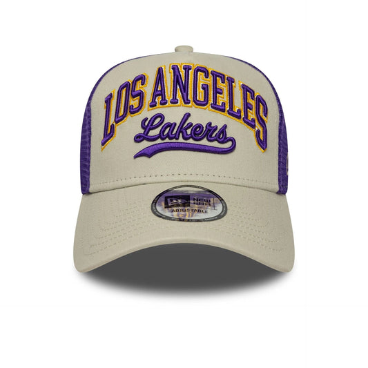 New Era 9FORTY Trucker Cap LA Lakers NBA Script beige