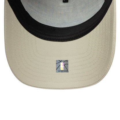 New Era 9FORTY Trucker Cap LA Lakers NBA Script beige