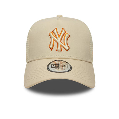 New Era 9FORTY Trucker Cap MLB New York Yankees Outline light beige