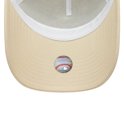 New Era 9FORTY Trucker Cap MLB New York Yankees Outline light beige