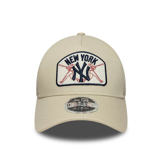 New Era 9FORTY Trucker Cap MLB New York Yankees Patch light beige